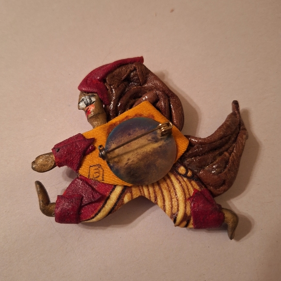 Vintage Arabian ALADDIN Magic Carpet Genie Leather & Fabric Brooch RARE READ - Picture 4 of 4